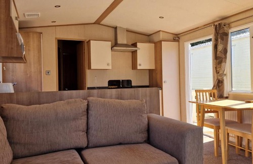 Hastings Apartamento | Pond-side tranquillity - Lakeside Rose Cottage