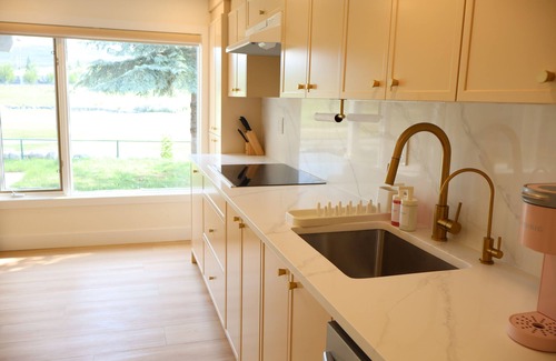 Valley Ridge Casa | Pond View 2 Bedroom Walkout Basement Suite on Golf Course with Fireplace & Sauna
