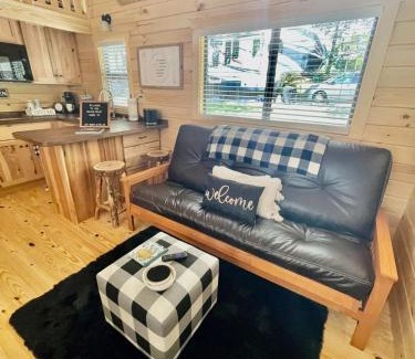 Jonesville Casa | Pond View Cabin near Ark Encounter with Loft