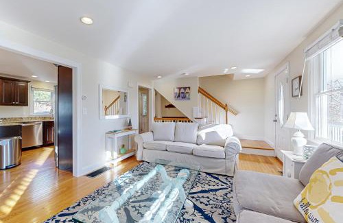 Mashpee Casa | Pond View Getaway