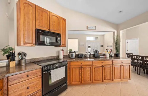Lindfields Casa | Pond View Home w/ heated pool 15min to Disney