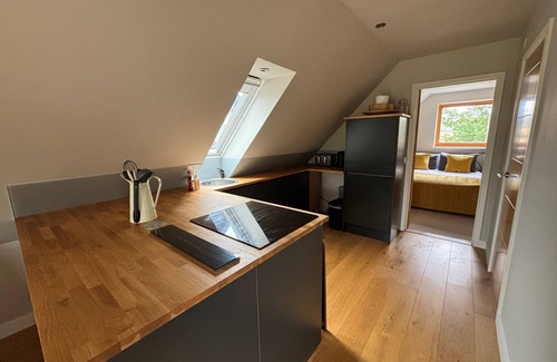 Bulmer Cabina | Pond View Loft - Sleeps 2 - Pet Friendly