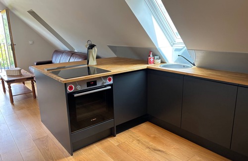 Bulmer Cabina | Pond View Loft - Sleeps 2 - Pet Friendly