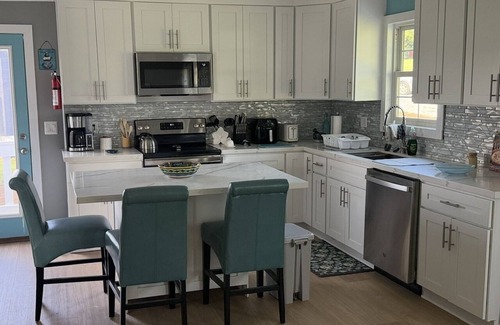 Greer Casa | Pond View provides a quiet privacy just 8 minutes from the airport.