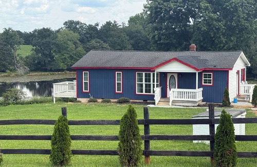 Greer Casa | Pond View provides a quiet privacy just 8 minutes from the airport.