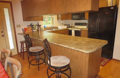 Burnsville Casa | Vista al estanque La propiedad ideal para relajarse y recargar energías