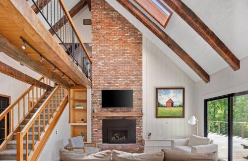 Moscow Casa | Pond Views, Sauna, Game Room and In-Law Suite