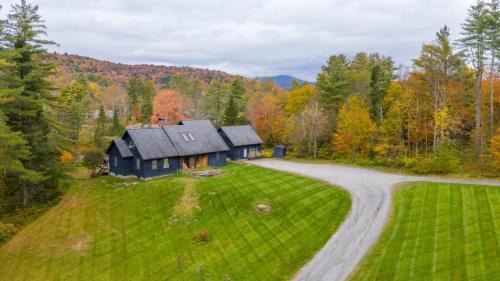 Moscow Casa | Pond Views, Sauna, Game Room and In-Law Suite