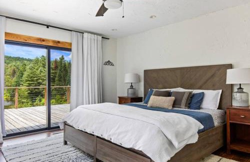 Moscow Casa | Pond Views, Sauna, Game Room and In-Law Suite