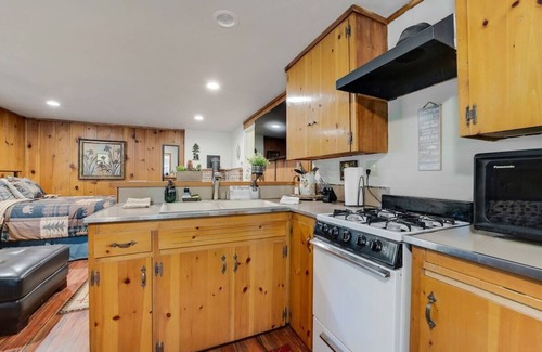 Twain Harte Cabina | Ponderosa Paradise, GORGEOUS Studio W/ Private Entrance, Walk To Town