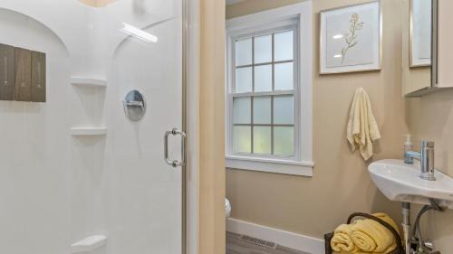 Charlestown Casa | Pondfront Retreat Near Beaches