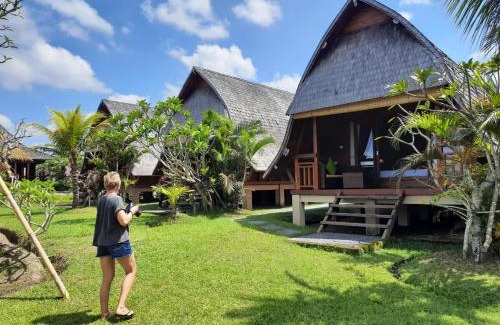 Peliatan Cabina | Pondok Gandalangu Ubud-Dikelilingi Hamparan Sawah