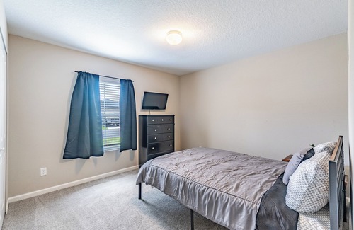 Northside Casa | Pondside Paradise Retreat