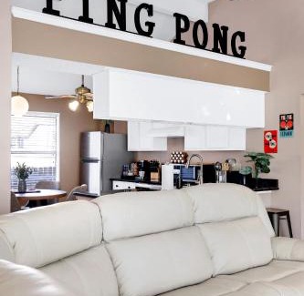 Wetmore Casa | Pong - A Birdy Vacation Rental