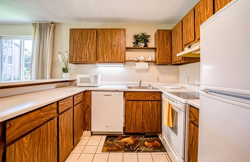 Kapaa Condominio | Pono Kai Resort Condo w/Free WiFi, Shared Pool, Shared Grill-Close to Beaches
