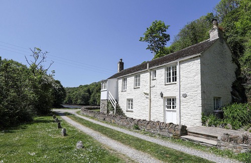 Lanteglos Cabaña | Pont Quay Cottage, Fowey, edge of the tidal creek