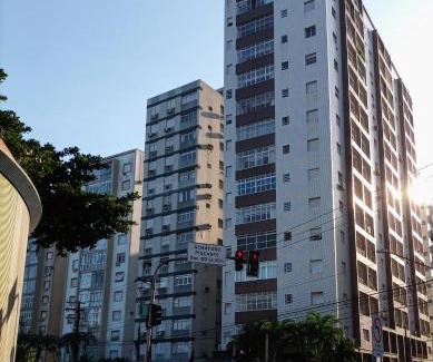 Ponta da Praia Apartamento | Ponta da Praia amplo 3dorm 3ban frente ao mar
