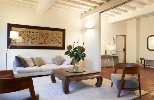 Oltrarno Apartamento | Ponte Vecchio Flat Overlooking Piazza della Passera