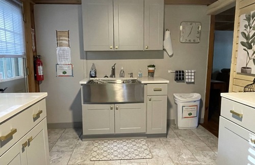 Interlochen Cabaña | PONTOON NOW INCLUDED!! Waterfront Duck Lake Cottage Interlochen, Traverse City!