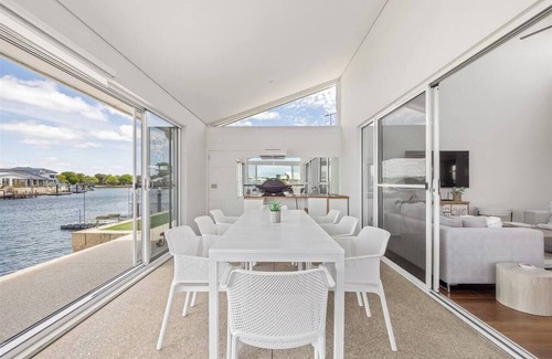 Geographe Casa | Pontoon Paradise Waterfront Serenity in Geographe