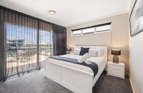Geographe Casa | Pontoon Paradise - Waterfront Serenity in Geographe