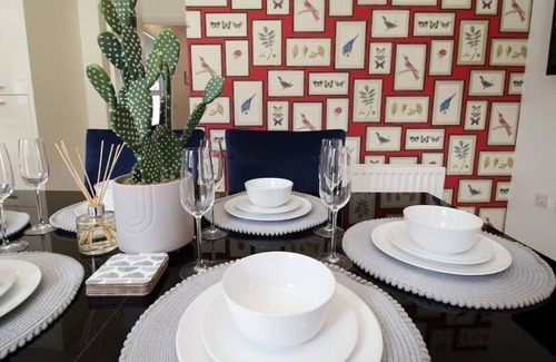 Coed-Y-Paen Apartamento | Pontypool House by Mia Living (5 bedrooms, garden and parking)