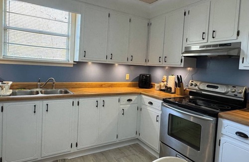 Beech Island Casa | Pool, $0 cleaning fee, covered parking, new bed