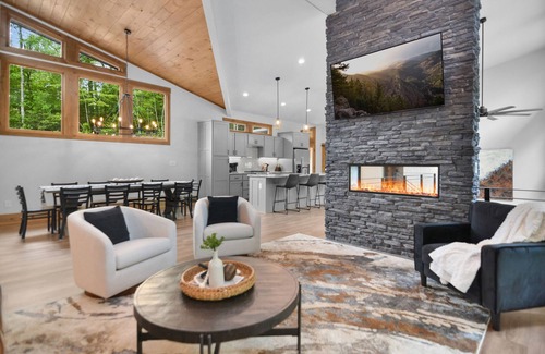 Ellijay Cabina | Pool!!! 5BR Mountain Modern Luxury in Ellijay! Must See!