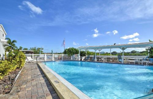 Indian Shores Casa | Pool Access and Kayaks Indian Shores Townhome