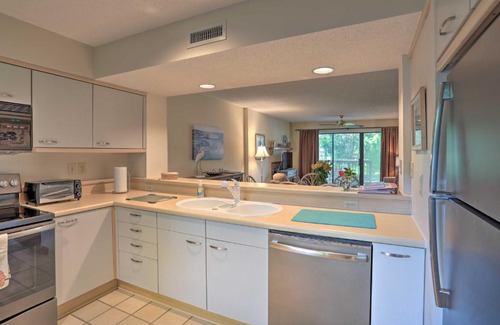 Arcadian Shores Villa | Pool Access and Lake Views Kingston Resort Villa!