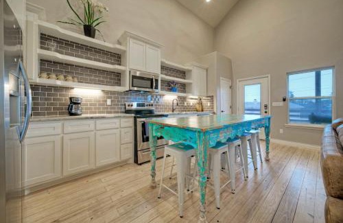 Flour Bluff Casa | Pool Access Boat Dock Steps to the Gulf The Pintail by AvantStay
