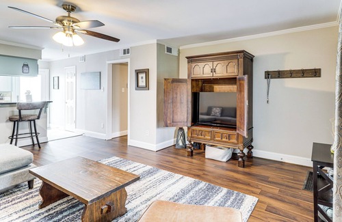 Memorial Casa | Pool Access: Energy Corridor Townhome in Houston!