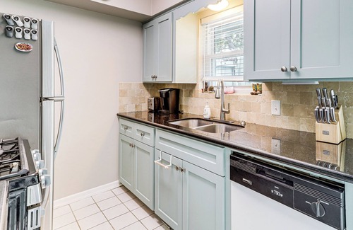 Memorial Casa | Pool Access: Energy Corridor Townhome in Houston!