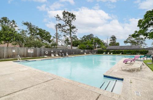 Memorial Casa | Pool Access Energy Corridor Townhome in Houston!