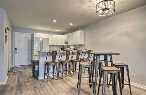 Camdenton Condominio | Pool Access & Lake Views: Camdenton Condo