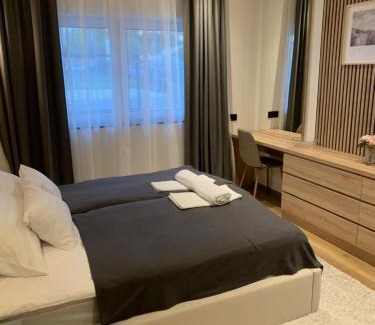 Angyalfold Apartamento | Pool and apartment