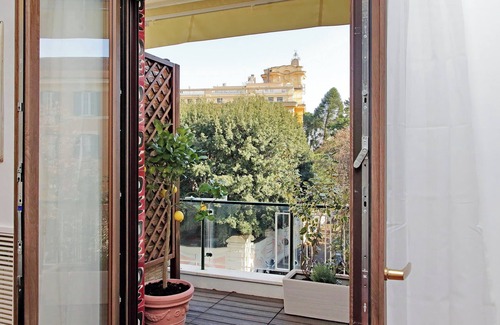 Quartiere Coppede Apartamento | POOL and BALCONY- LUXURY APARTMENT - JACUZZI -WiFi-AirCondition
