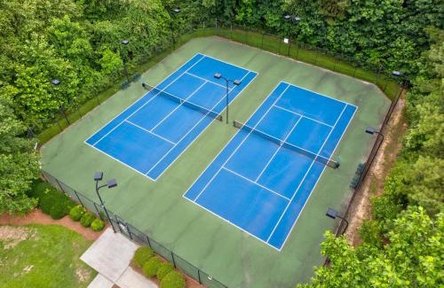 Buford Apartamento | Pool and Patio, 8 minutes from Mall of Georgia!