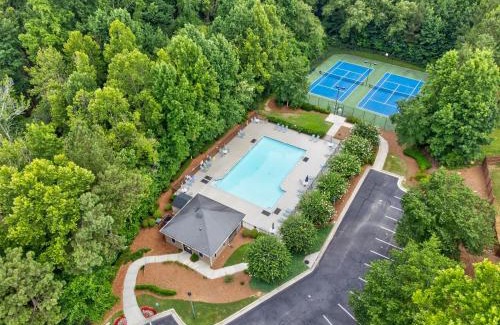 Buford Apartamento | Pool and Patio, 8 minutes from Mall of Georgia!