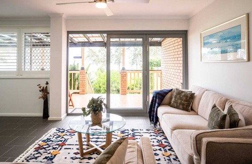 Killarney Vale Casa | Pool and Spa on the Lakefront - Killarney Vale