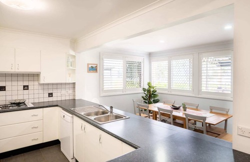 Killarney Vale Casa | Pool and Spa on the Lakefront - Killarney Vale