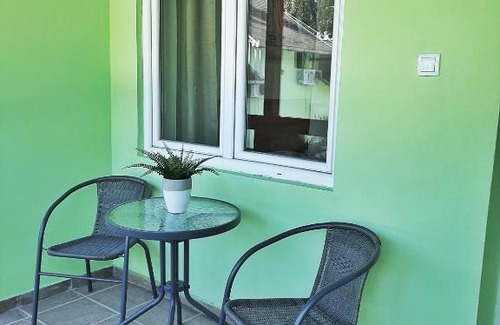 Novi Sad Cama Y Desayuno | Pool and Villa Splav Dunavac