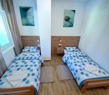 Novi Sad Cama Y Desayuno | Pool and Villa Splav Dunavac