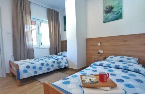 Novi Sad Cama Y Desayuno | Pool and Villa Splav Dunavac