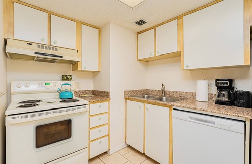 Ormond-by-the-Sea Condominio | Pool/Beach Open! Ocean Watch-Oceanfront Condo #216