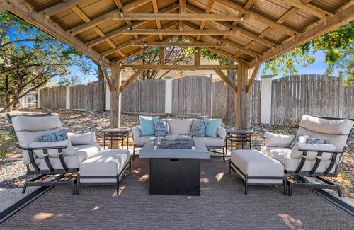 Glenlake Casa | Pool, Cabana & Amazing Views - Picturesque Point