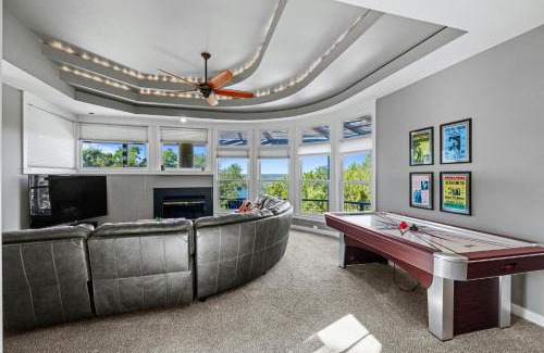 Glenlake Casa | Pool, Cabana & Amazing Views - Picturesque Point