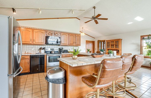 Mount Vernon Casa | Pool, Deck & Fire Pit: Dog-Friendly Ohio Escape!
