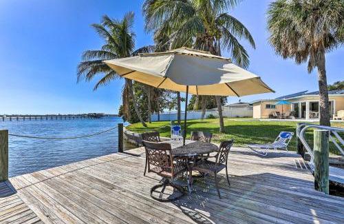 Palmetto Casa | Pool, Dock and Kayaks Waterfront Palmetto Home