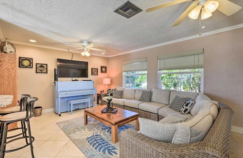 Palmetto Casa | Pool, Dock and Kayaks Waterfront Palmetto Home